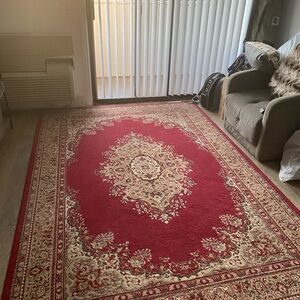 Had this rug for less than a year moving i can’t keep it. 
Size: 6' 0" x 9' 0"